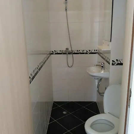 59 Kraybrezhna Апартамент *