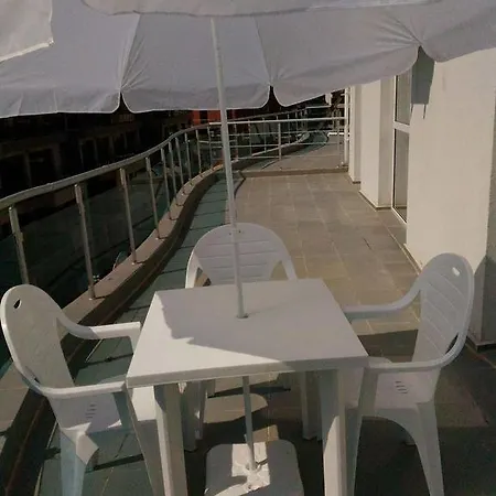 59 Kraybrezhna Апартамент