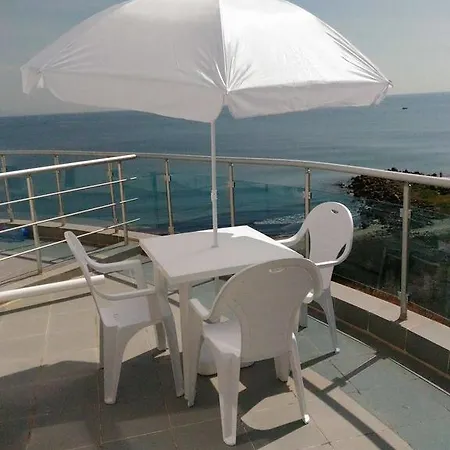 59 Kraybrezhna Апартамент *