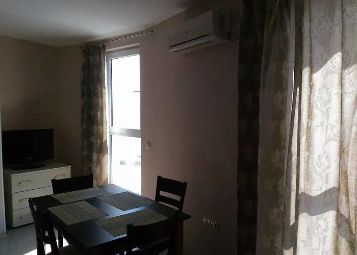 59 Kraybrezhna Apartman