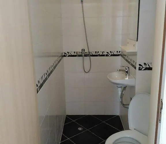 59 Kraybrezhna Apartman *